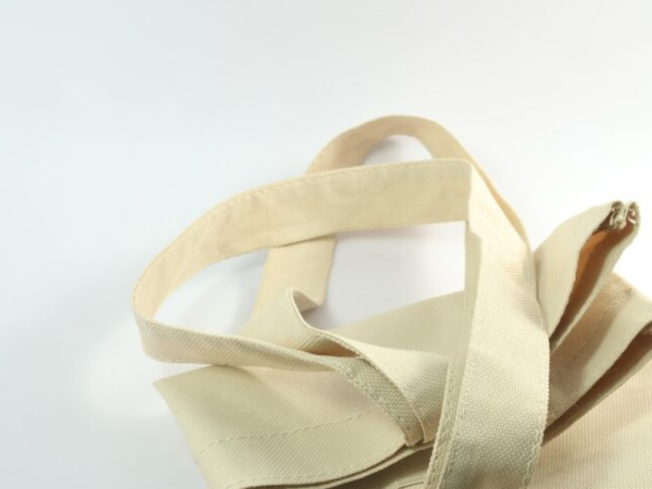 Como são feitas alças de algodão cru para bolsas artesanais?