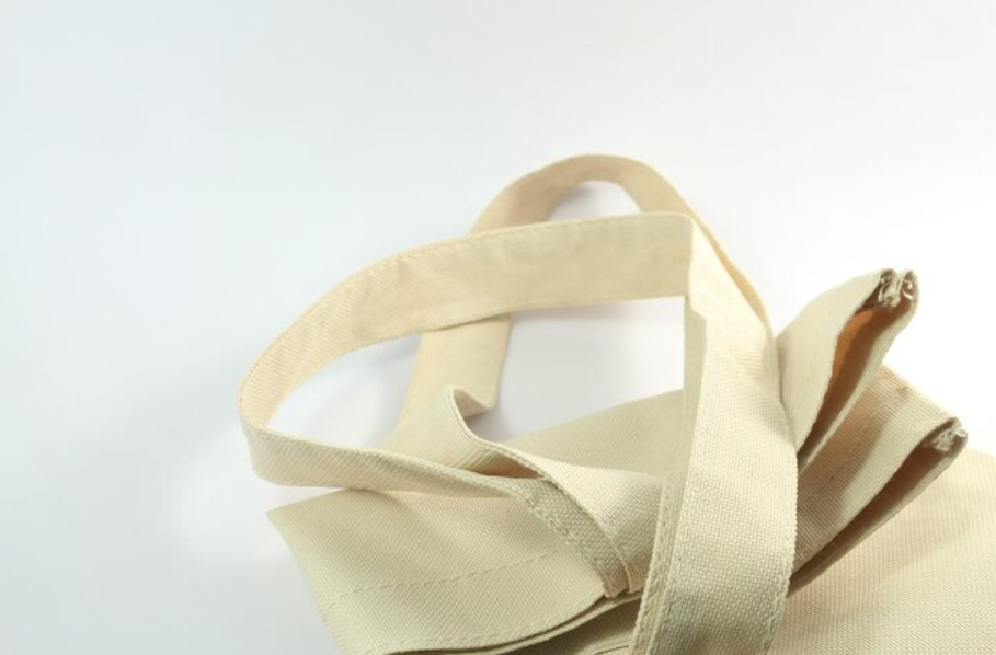 Como são feitas alças de algodão cru para bolsas artesanais?