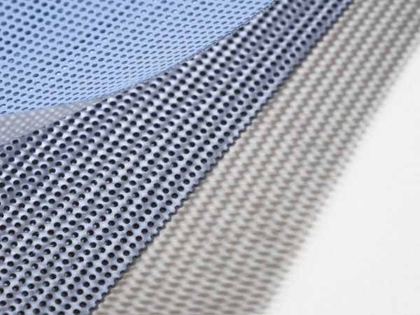 Como a tela engomada pode oferecer estabilidade para suas criações?