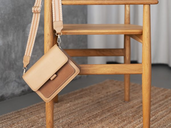 Como usar alças acetinadas e de algodão para criar bolsas sofisticadas e sustentáveis?
