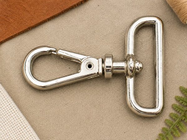 O que é um mosquetão para bolsa e qual sua função?