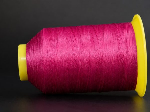 5 erros ao escolher linha de costura que podem comprometer sua peça